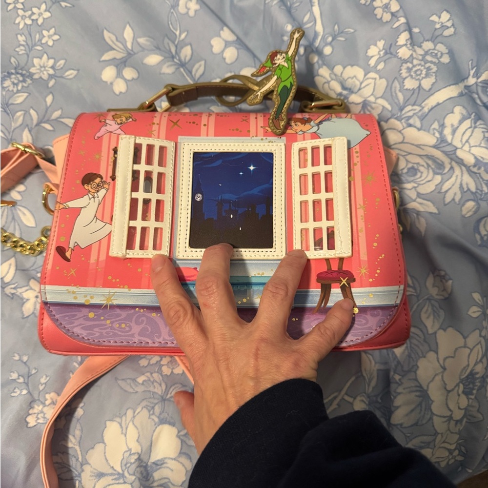 Loungefly Peter Pan bag can  be worn crossbody